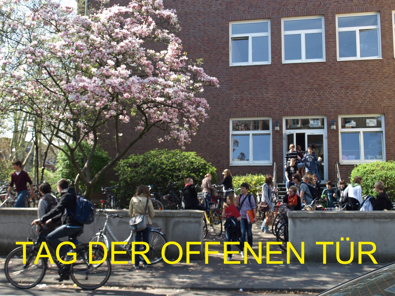 27 B-Bau Eingang GELB