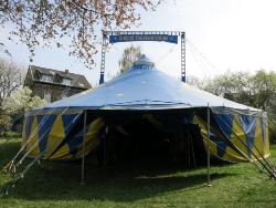 Zirkuszelt auf der Pfadfinderwiese Zirkuszelt auf der Pfadfinderwiese