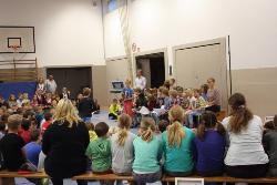 Freitagsversammlung in der Turnhalle Freitagsversammlung in der Turnhalle