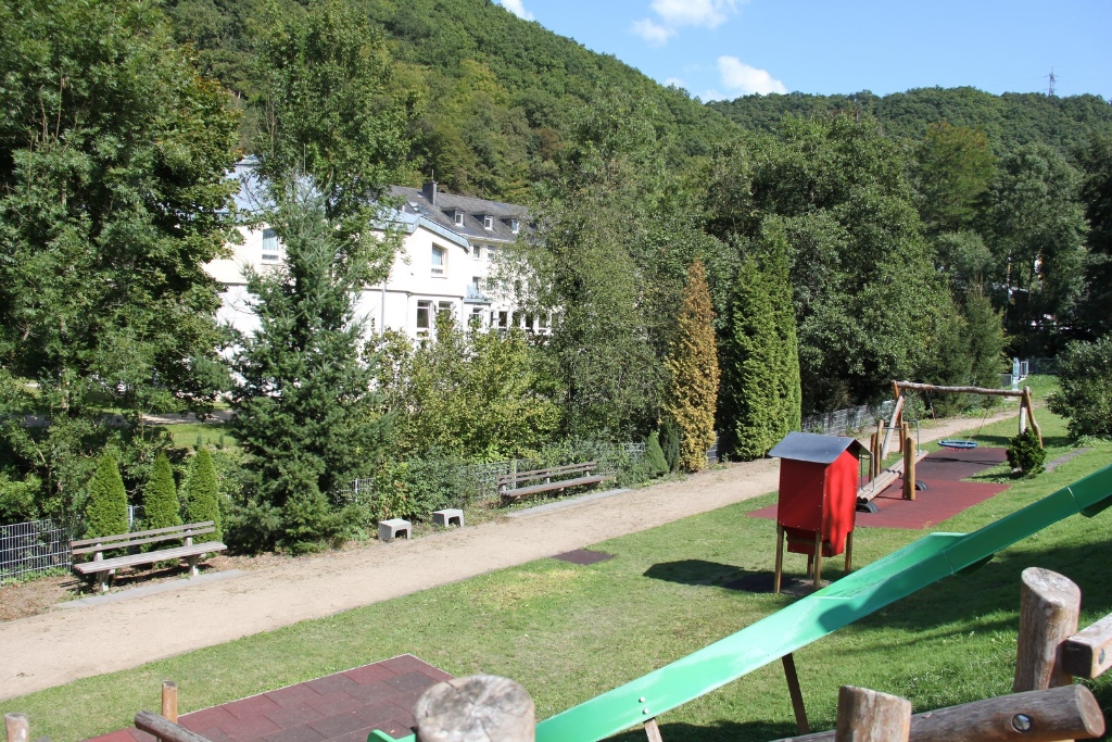 Spielplatz hinter dem Haus (Kopie)